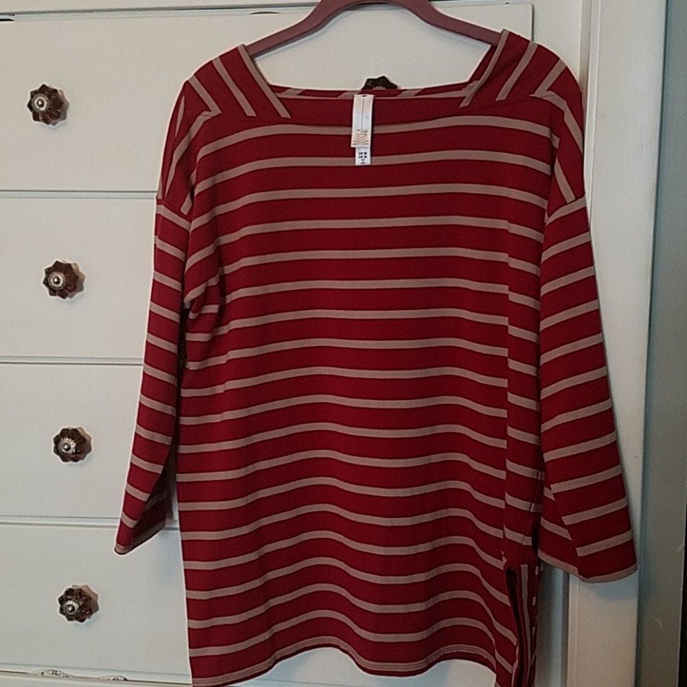 Marla Wynne top NWOT
